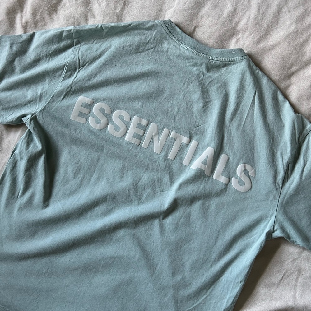 LARGE ESSENTIALS T SHIRT. Men’s.
